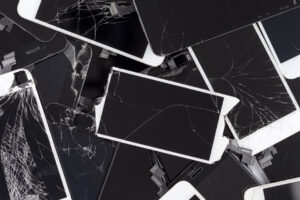 iPhone-cracked-screen